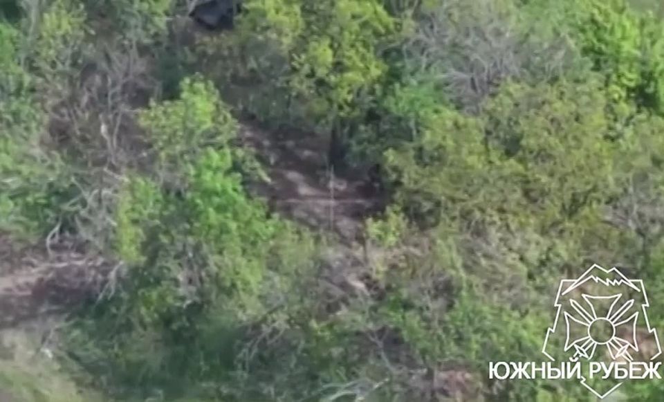 Работа артиллерийского расчета Южной группировки войск по уничтожению пункта управления БПЛА ВСУ в районе населенного пункта Веролюбовка