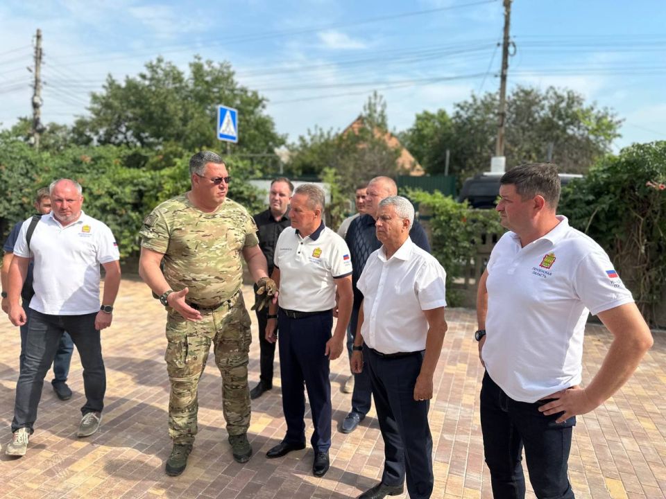 Заместитель Министра строительства и жилищно-коммунального хозяйства РФ Валерий Владимирович Леонов посетил подшефные Пензенской области территории в Запорожской области