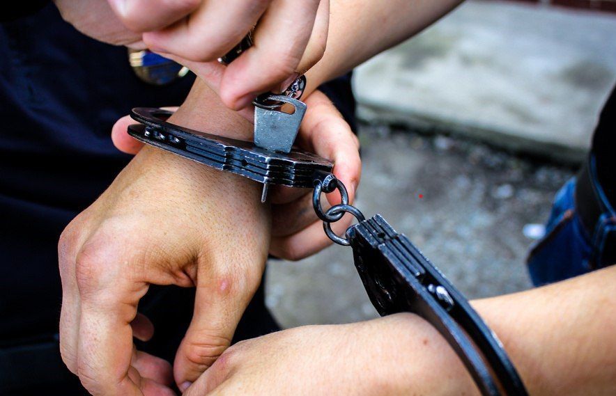 Оперативники уголовного розыска ОМВД России «Бердянский» задержали 32-летнего жителя села Новопетровка, подозреваемого в совершении ряда краж