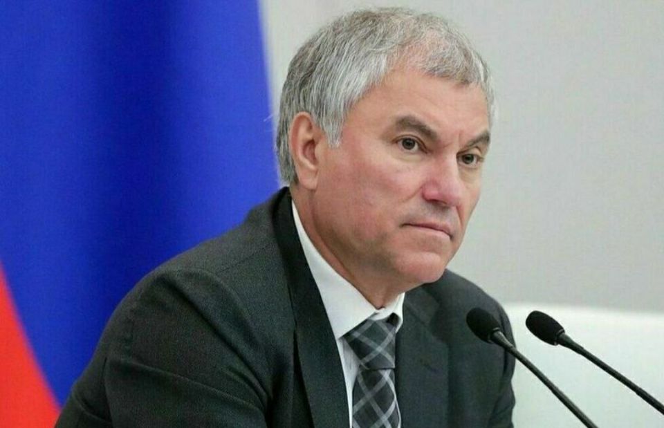 Анна Хорошун: Вячеслав Володин сообщил, что на этой неделе был принят в первом чтении законопроект, увеличивающий штрафы в отношении тех, кто навязывает людям дополнительные платные товары, услуги и работы: