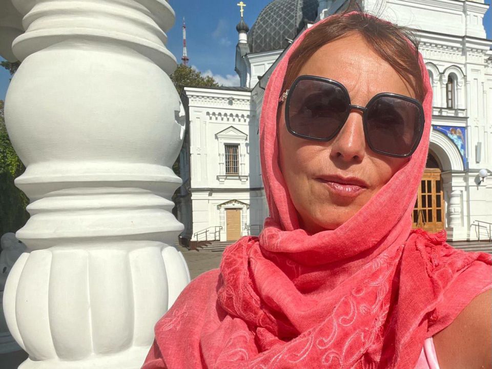 Анна Хорошун: ПОКА ЖИВЁМ МЫ НА ЗЕМЛЕ