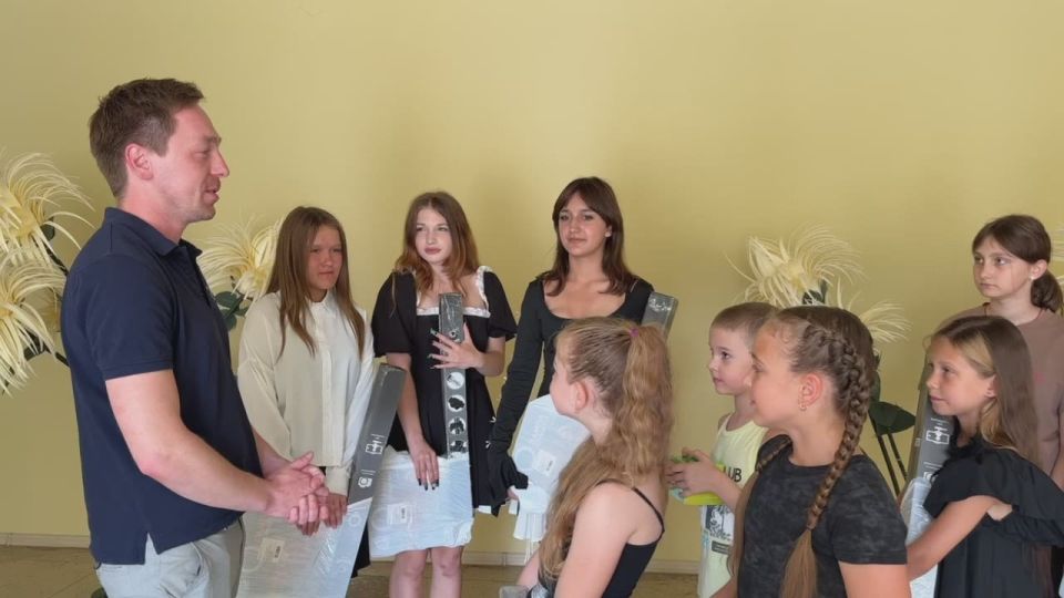 Госстройэкспертиза привезла подарки для талантливых детей Днепрорудного