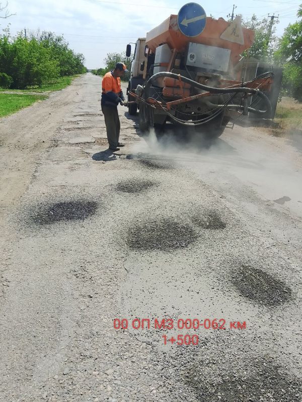 Ямочный ремонт продолжается на дорогах Запорожской области