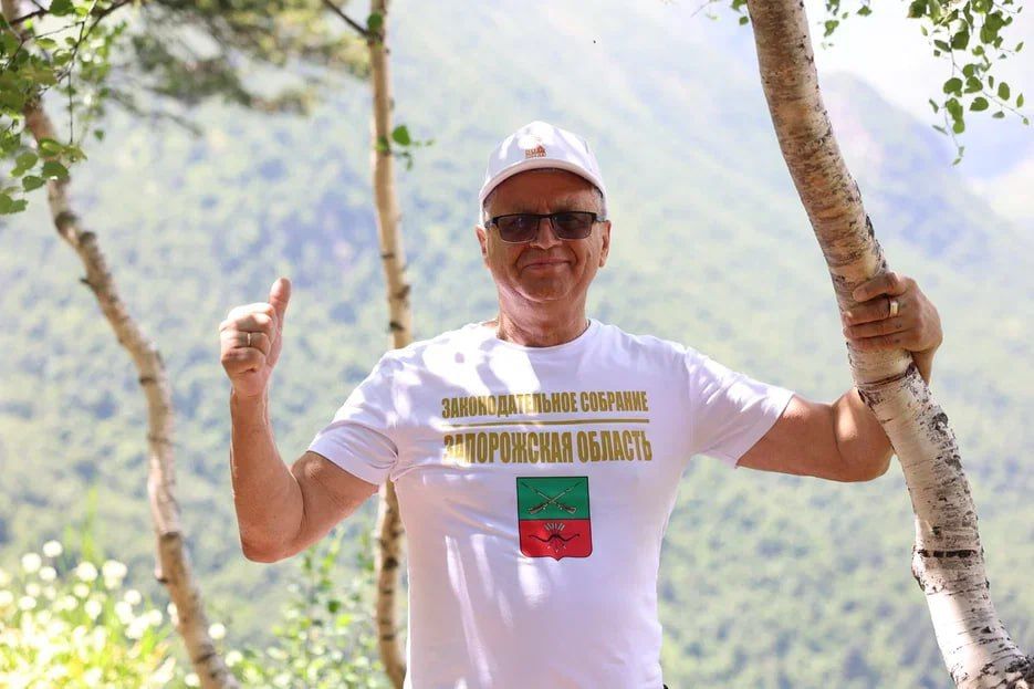 Знамя Победы на горной вершине в Алании подняли законодатели Запорожской области