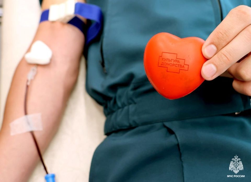 Спасатели Запорожской области сдали 194 литра крови в честь 35-летия МЧС России