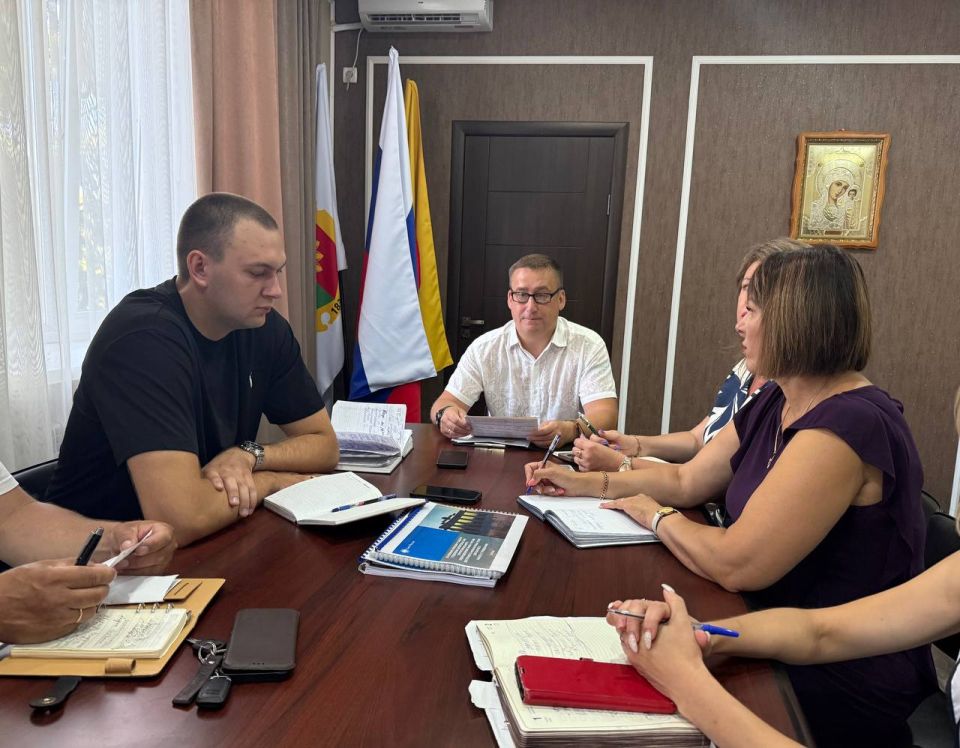 Глава Акимовского муниципального округа Александр Трудоношин провел оперативное совещание с начальниками структурных подразделений администрации и представителем шеф-региона Ярославской области