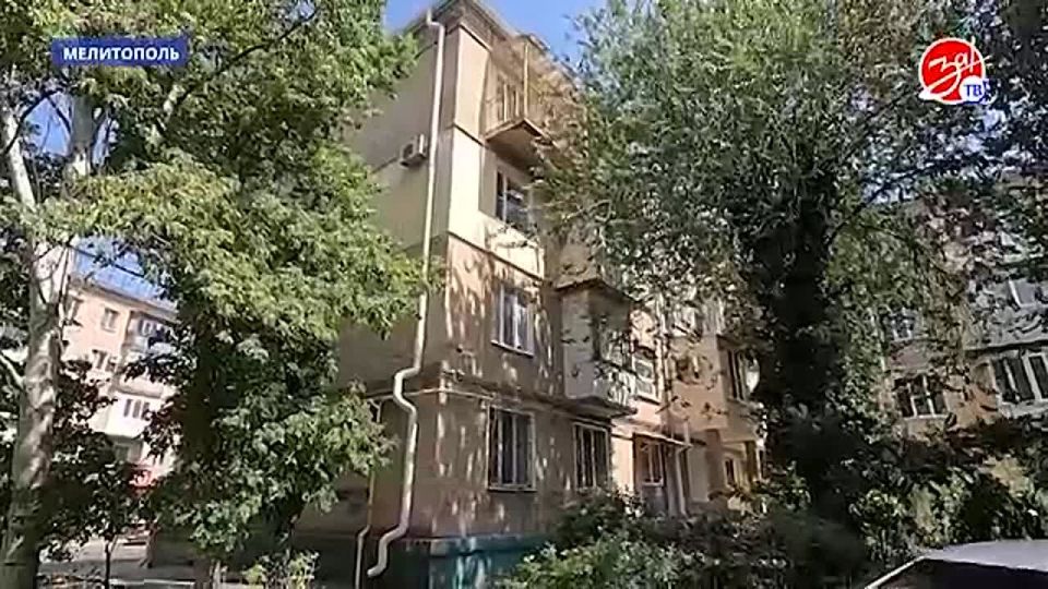 В Мелитополе ремонтируют кровли многоквартирных домов