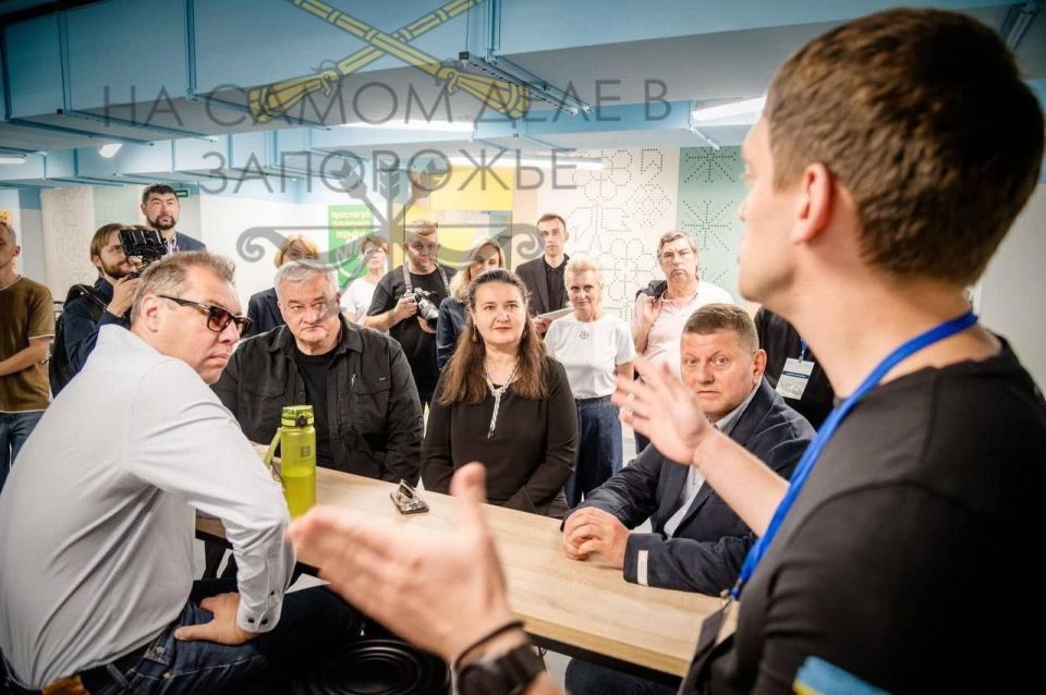 Еще, еще больше.... Залужный, приехав в Запорожье, посоветовал гауляйтеру Федорову понастроить еще больше подземных школ