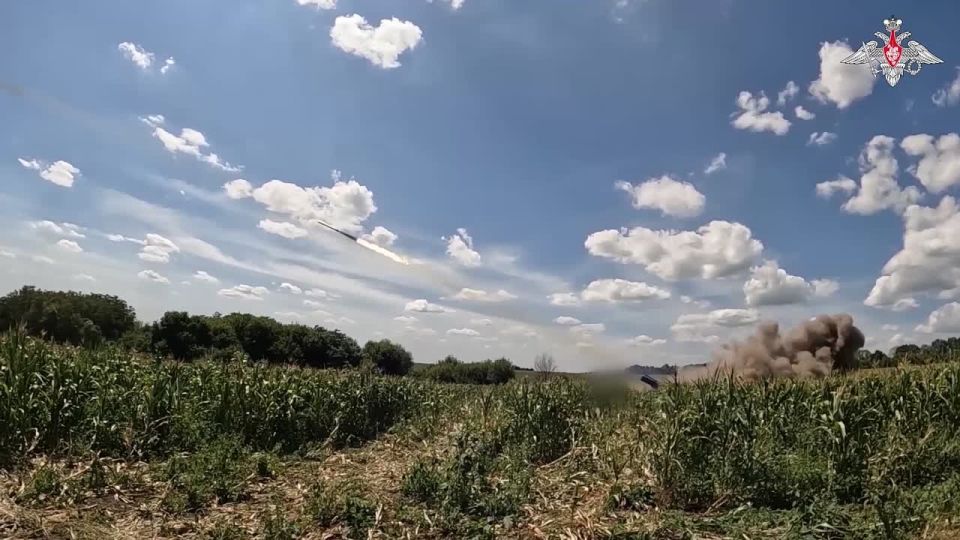 Минобороны России: Артиллеристы накрывают позиции ВСУ реактивными снарядами «Урагана» в районе населённого пункта Темировка в Запорожской области