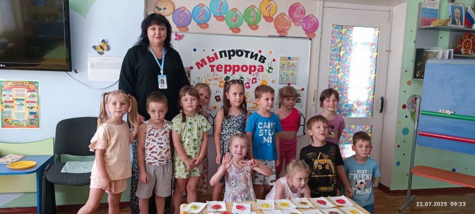 Сегодня в детском саду "Светлячок" прошел урок безопасности на тему "Терроризм и безопасность человека"