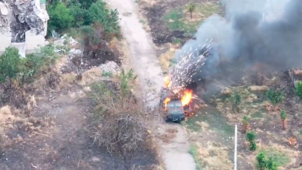 Дроноводы сожгли бронеавтомобиль «Козак» ВСУ в Запорожской области