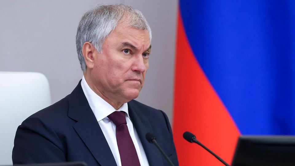 В рамках заседания Совета Государственной Думы, спикер Вячеслав Володин дал указание на подготовку законодательных изменений, направленных на прекращение закупок иностранных тканей для военной формы