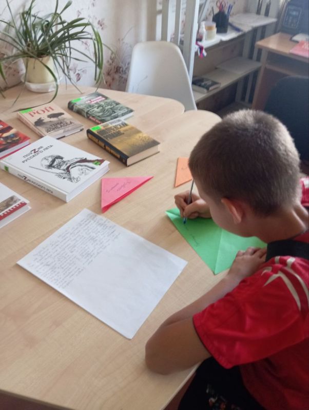 Герои СВО – наши земляки!. В Новоказанковатской библиотеке, филиале Черниговского муниципального округа, состоялся урок мужества «Герои СВО – наши земляки»