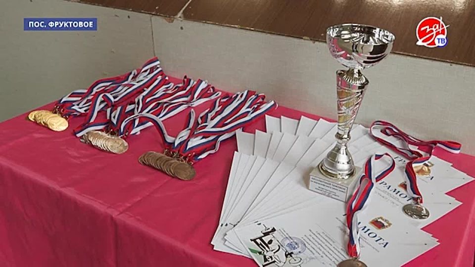 В посёлке Фруктовое состоялись соревнования по классическому пауэрлифтингу