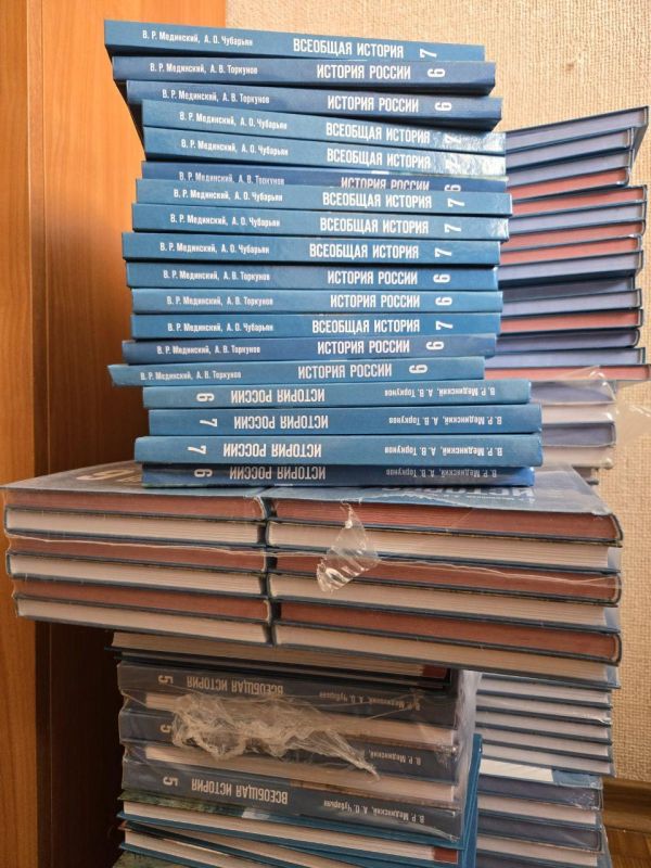 Школьники Приморского муниципалитета получат новые учебники