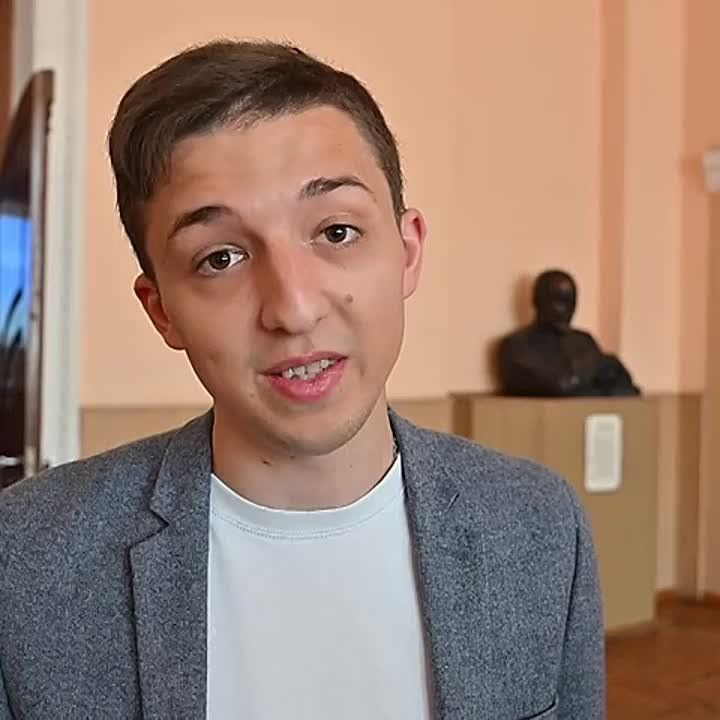 Владимир Рогов: Выпускники АГПУ 2025 года рекомендуют абитуриентам поступать только в Азовский педагогический!