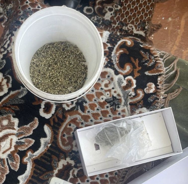 В Приазовье сотрудники полиции задержали подозреваемого в незаконном хранении наркотических средств