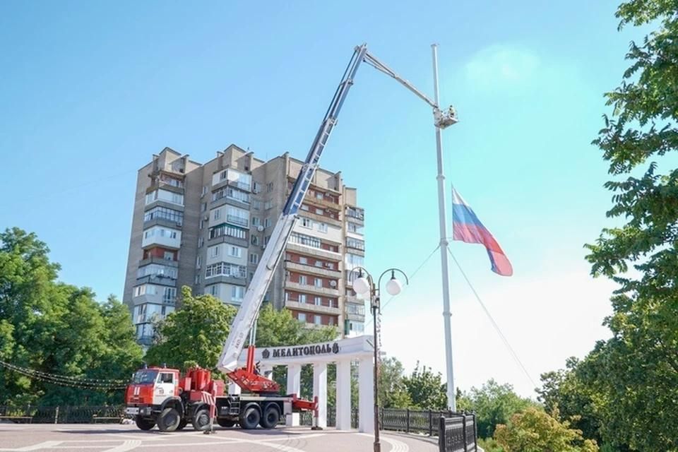 В Мелитополе завершают реконструкцию центрального флагштока