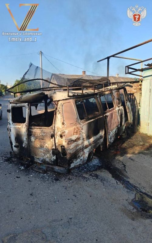 Украинский БПЛА нанес удар по автомобилю скорой помощи в городе Пологи