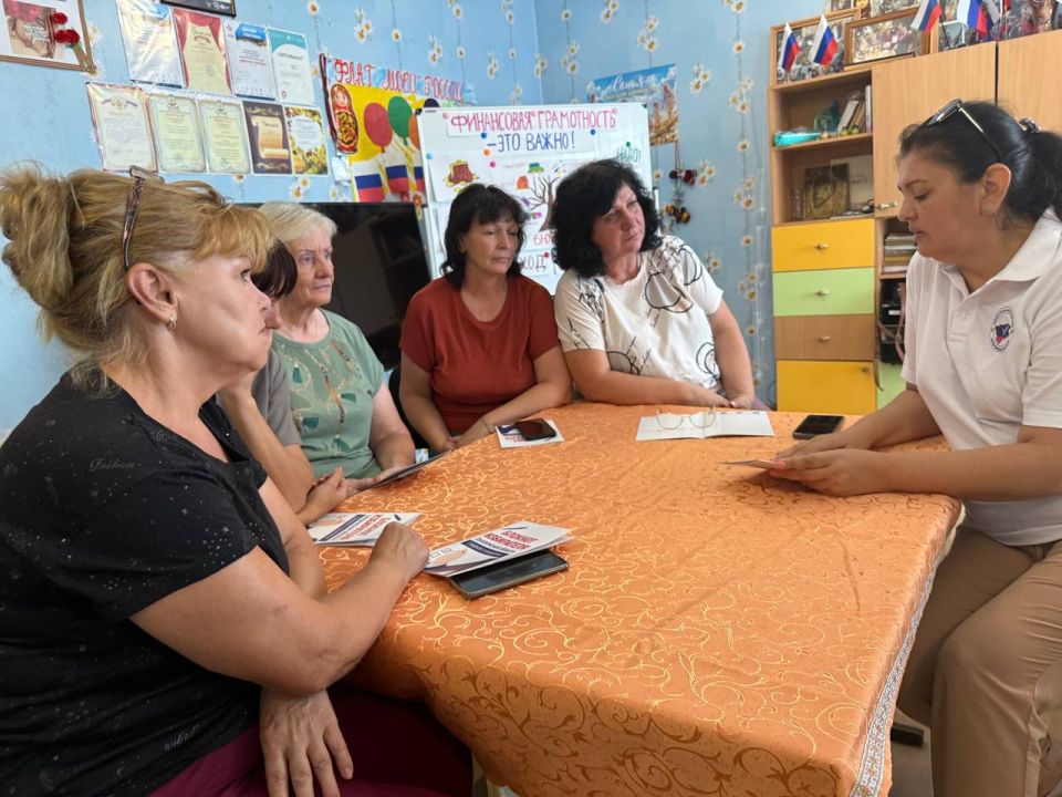 Сегодня председатель территориальной избирательной комиссии № 5 провела важную встречу-обучение с членами участковой избирательной комиссии № 148