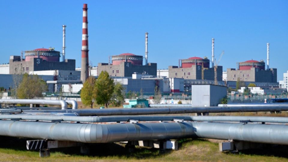 Дрон ВСУ сбросил боеприпас на автостоянку вблизи Запорожской АЭС