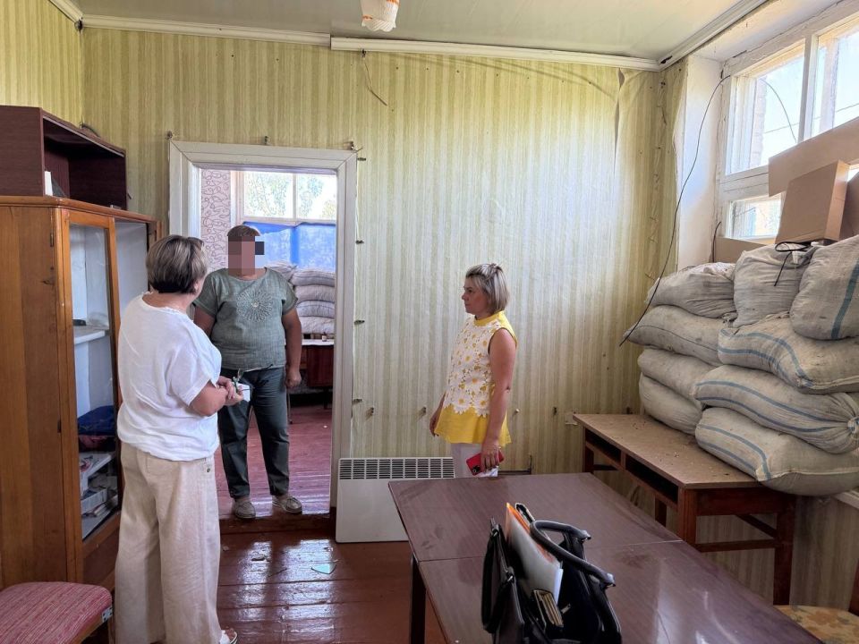 В преддверии предстоящих выборов в Государственную Думу 2026, Избирательная комиссия Запорожской области провела рабочую встречу с членами Территориальной избирательной комиссией №5 Приазовского муниципального округа