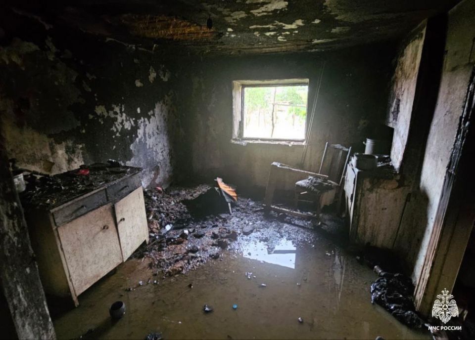 В результате неосторожного обращения с огнем произошел пожар в жилом доме в городском округе Мелитополь