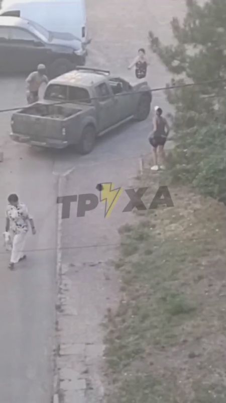 Запорожье. Две женщины не смогли отбить мужчину из рук рейхсполиции Зе. Человека поймали когда тот выгуливал собаку