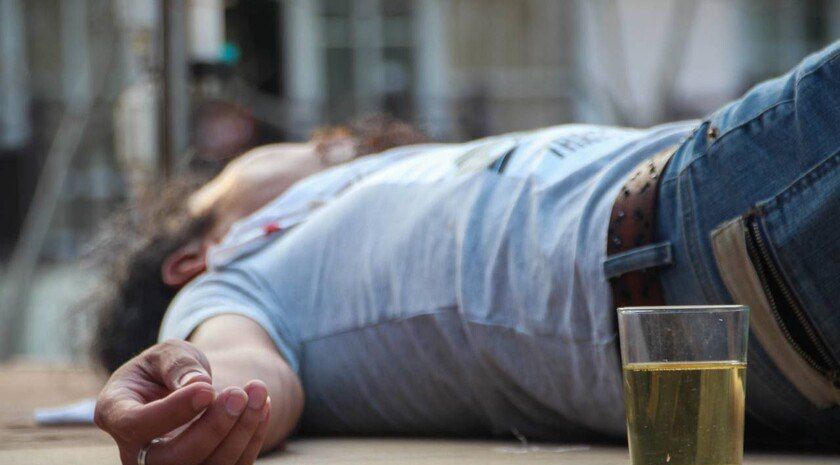 Избил собутыльника и бросил у мусоропровода