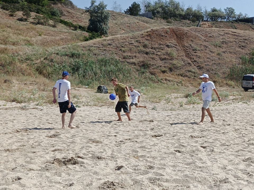 Пляжный футбол в Бердянске: ЛДПР – партнер спортивных побед!