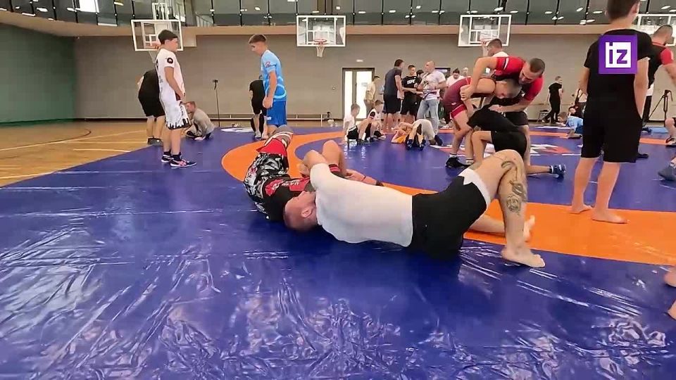 "Я стал на 100% русским". Бразильский боец UFC попросил у президента России гражданство РФ во время мастер-класса для спортсменов в Мелитополе