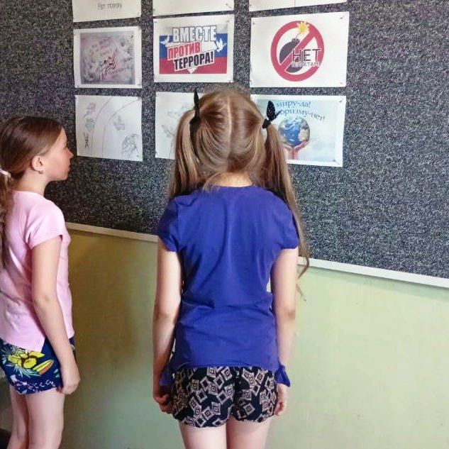 Сельский клуб села Марьяновка представил выставку рисунков «Терроризму – НЕТ!»