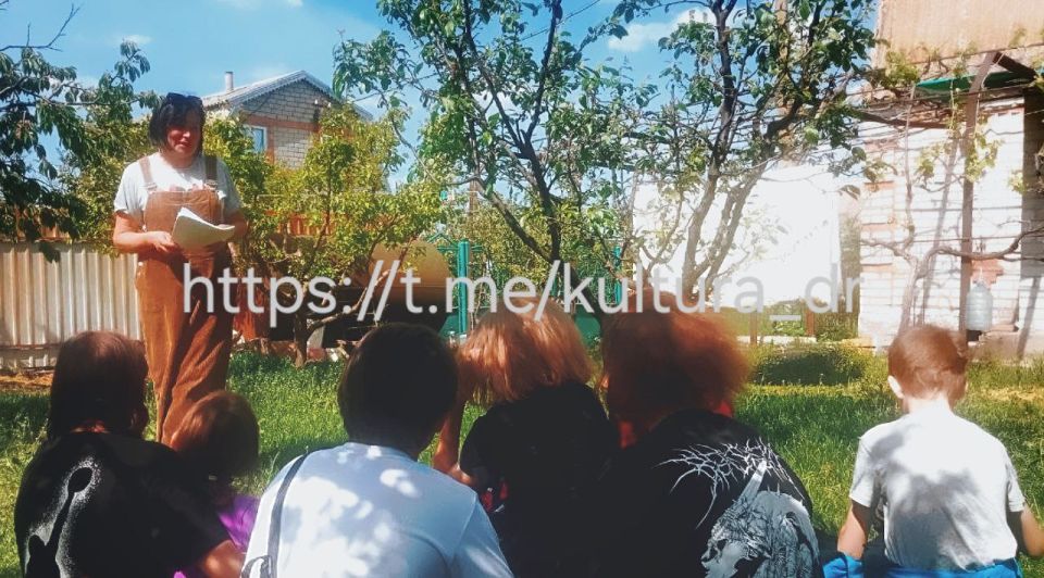 В Златопольской библиотеке прошла тематическая встреча на тему "Наш мир без террора и безопасность при террористических актах"