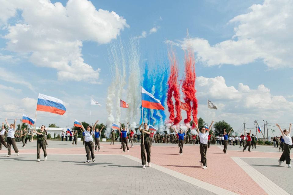Более 3 тысяч курсантов Центра «ВОИН» прошли межрегиональные смены «Время юных героев» в Волгоградской области