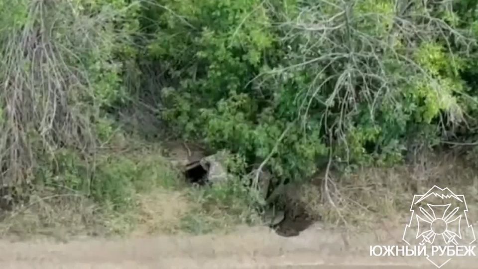 Уничтожение 120-мм миномета ВСУ огнем 152-мм самоходной пушки 2С5 «Гиацинт-С» Южной группировки войск в районе населенного пункта Новодмитровка