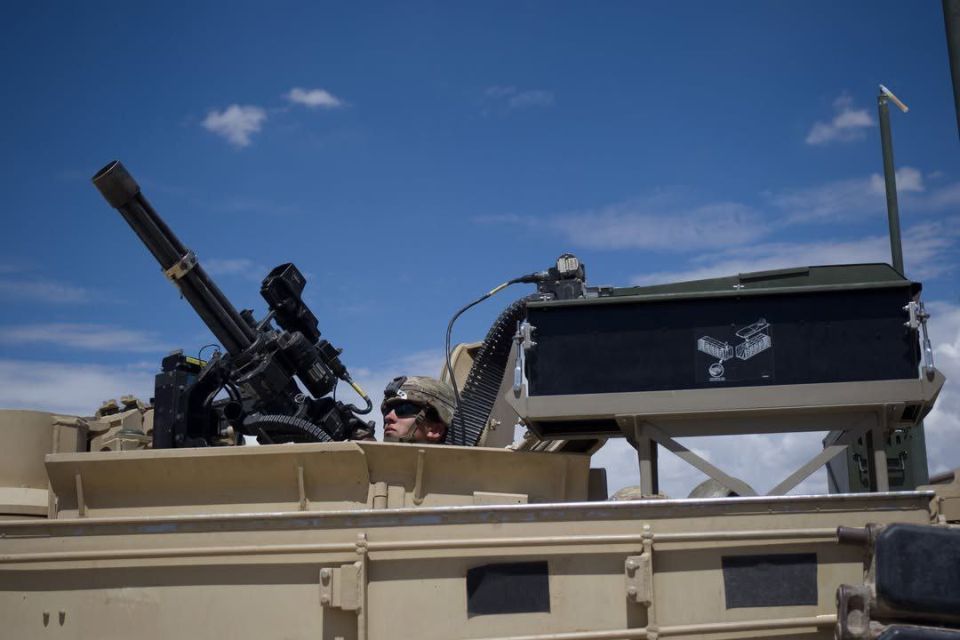 ������������ ������� ������� ��������� ���� ����� Abrams ��������������� ��������� M134 Minigun ��� ������ � ������� ���������� ������