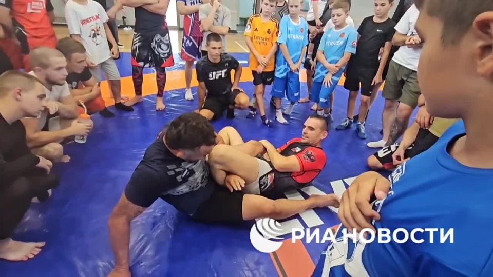 Бразильский боец UFC хочет получить российское гражданство