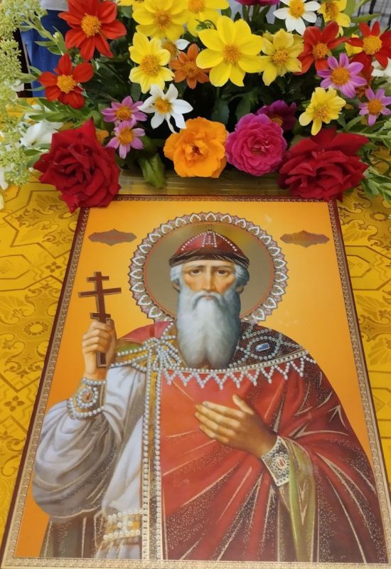 28        -   ,       ,   988 