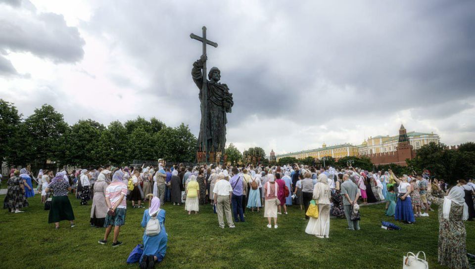 Анна Хорошун: 28 ИЮЛЯ В ИСТОРИИ РОССИИ. День Крещения Руси (988 г.) – в День памяти Святого князя Владимира (умер в 1015 г.)