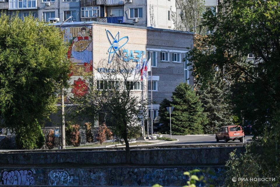 В Энергодаре сотрудников МЧС во время тушения пожара атаковал дрон ВСУ