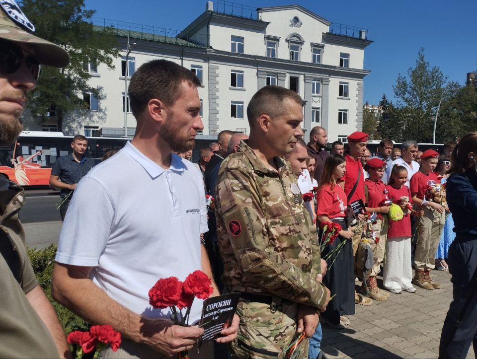 В Мелитополе ветераны СВО, команда фонда «Защитники Отечества» и представители органов власти и общественных организаций провели акцию, посвященную памяти детей – жертв войны на Донбассе