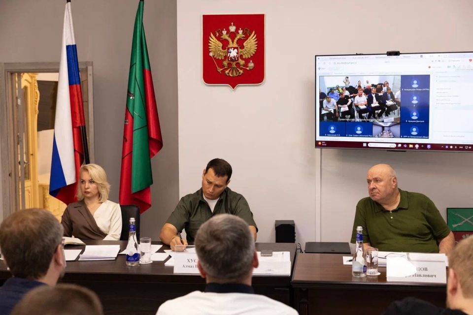 Евгений Балицкий: Запорожскую область с рабочим визитом посетил замминистра строительства и ЖКХ РФ Алмаз Шаукатович Хусаинов, который совместно с моим первым заместителем Оксаной Викторовной Вьюник провел совещание по...