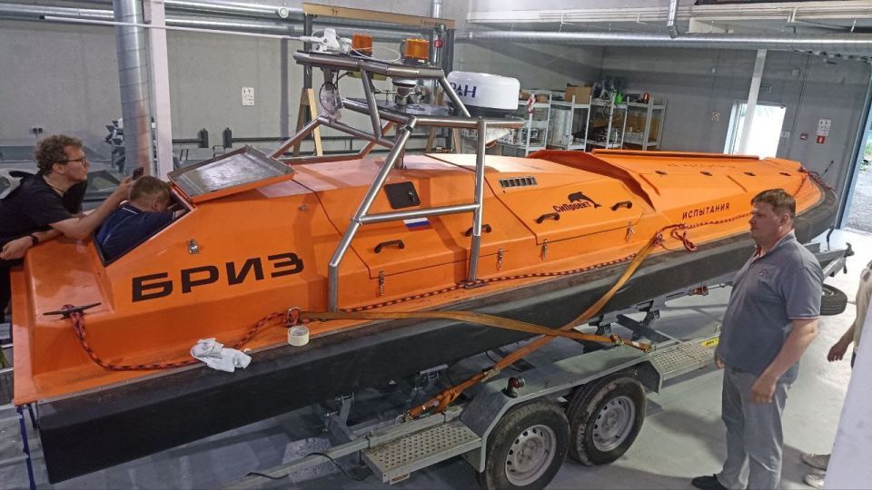 В РФ представили надводный логистический дрон «гражданского назначения» с внутренним грузовым отсеком