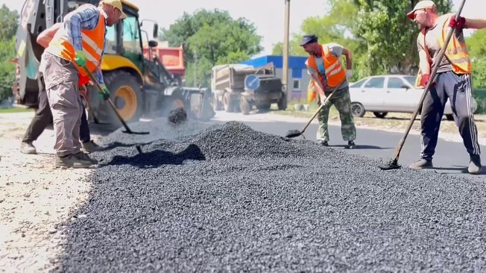 Сотрудники ГУП «УАЗО» продолжают работу по обновлению дорожной сети региона