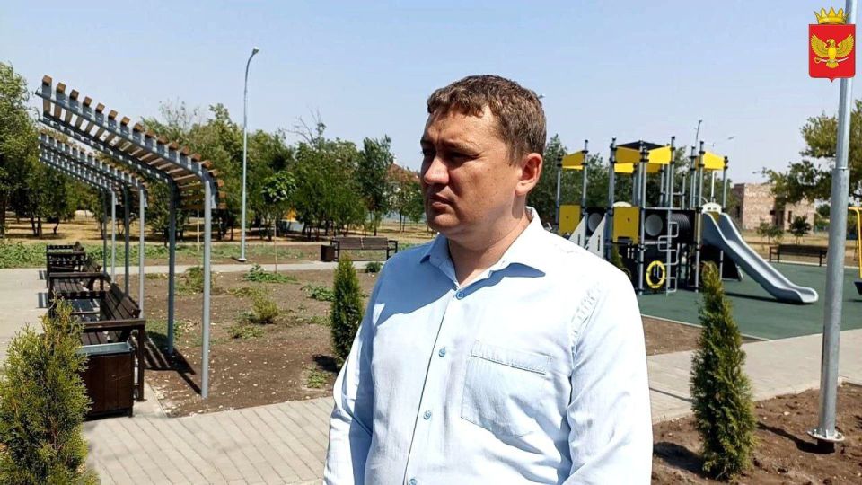 Во второй части Приморска завершено благоустройство сквера, расположенного на пересечении улицы Шевченко и переулка Вишневого (около бывшей третьей городской школы)