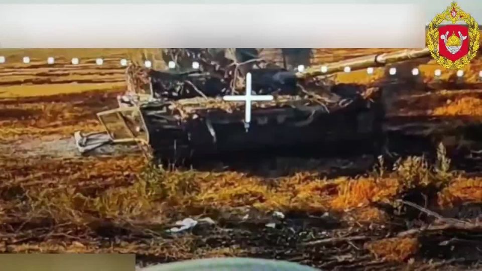 На видео операторы дронов гвардейской 5 танковой бригады 36 армии группировки войск "Восток" добивают танк 31 омбр ВСУ после неудавшейся контратаки противника в районе Январского