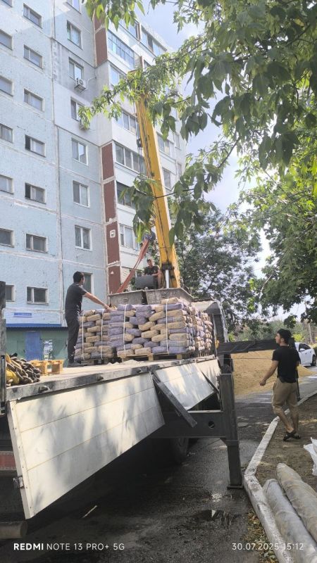 Начался ремонт кровли в домах 16 и 18 по ул. Скифской