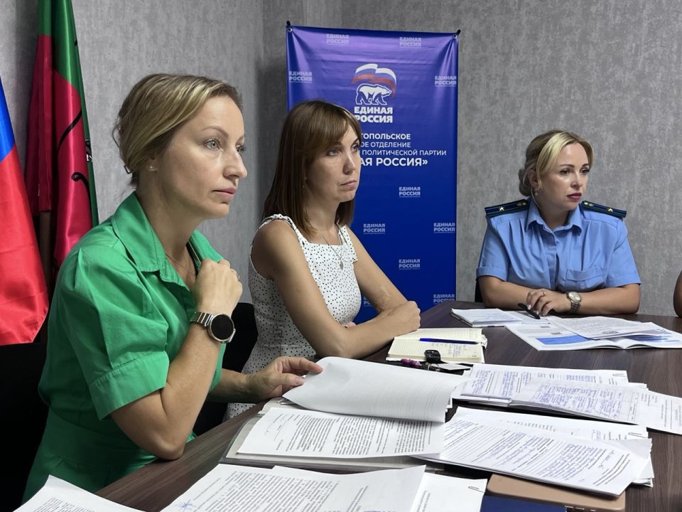 Заседание Комиссии по делам несовершеннолетних и защите их прав