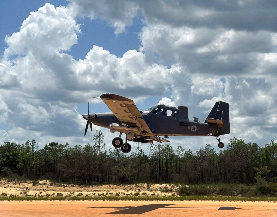 ������������ ������� �������� ��������� ������ ������ ���������� OA-1K Skyraider II, �������������� �� ���� �������������� ������� AT-802