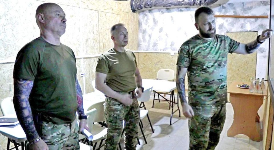 Дмитрий Рогозин: На сегодняшнем фото — главком ВСУ Сырский проводит совещание с командованием противостоящих нам в Запорожской области войск киевского каганата